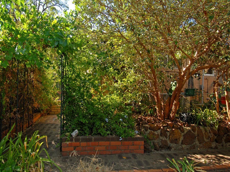 11 Grove Rd, Walliston WA 6076