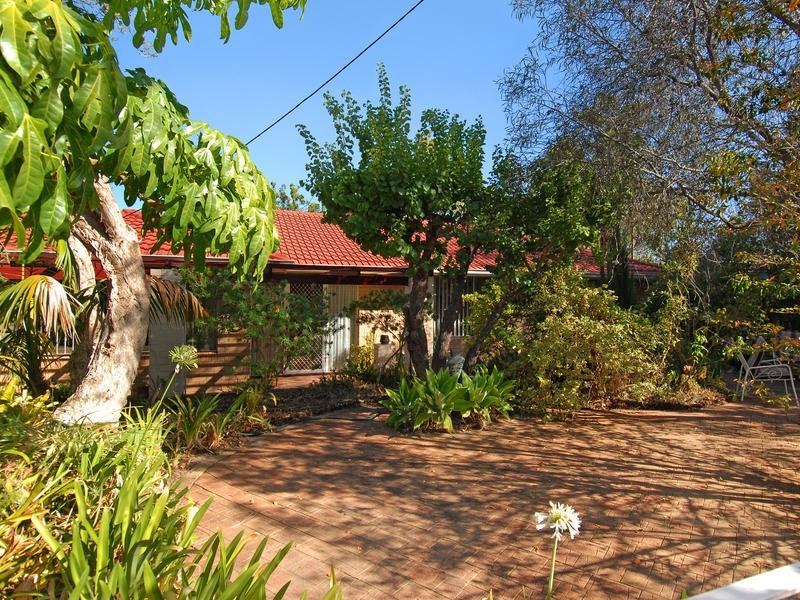11 Grove Rd, Walliston WA 6076