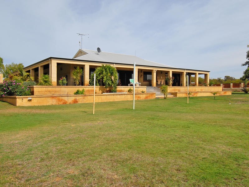 35 Fairway Ct, Woodridge WA 6041