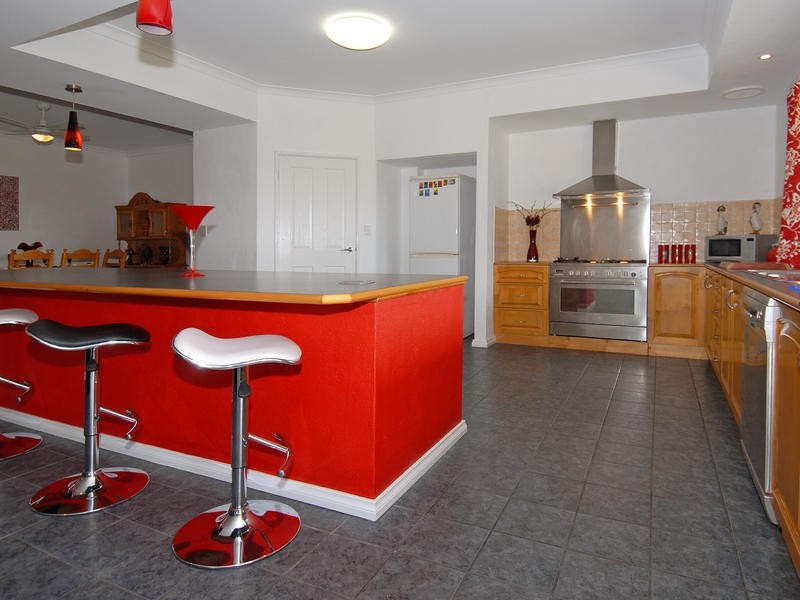 35 Fairway Ct, Woodridge WA 6041