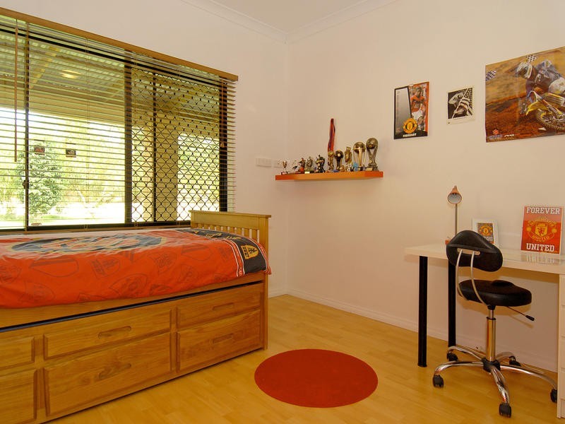 35 Fairway Ct, Woodridge WA 6041