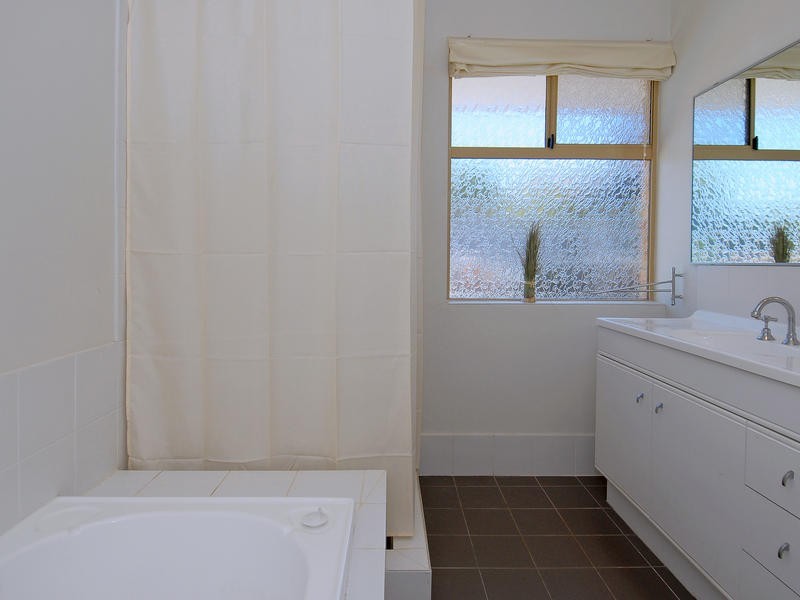 10 Cowrie Place, Mullaloo WA 6027