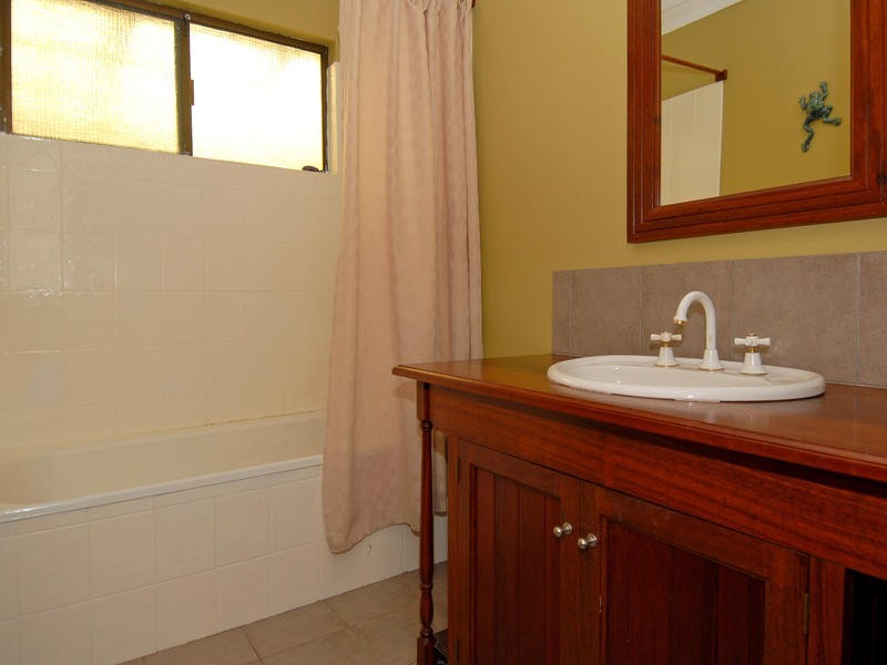 5 Hackney Way, Yanchep WA 6035