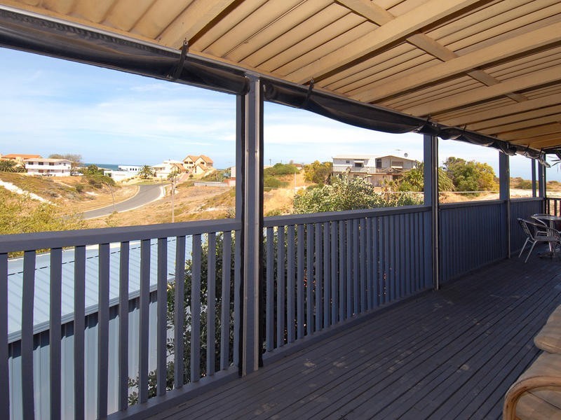 5 Hackney Way, Yanchep WA 6035