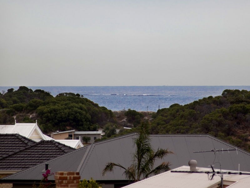 5 Rothwald Pl, Hillarys WA 6025