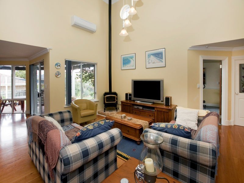 5 Rothwald Pl, Hillarys WA 6025