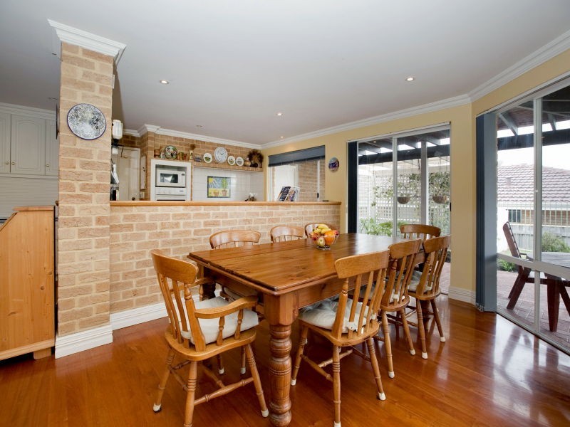 5 Rothwald Pl, Hillarys WA 6025