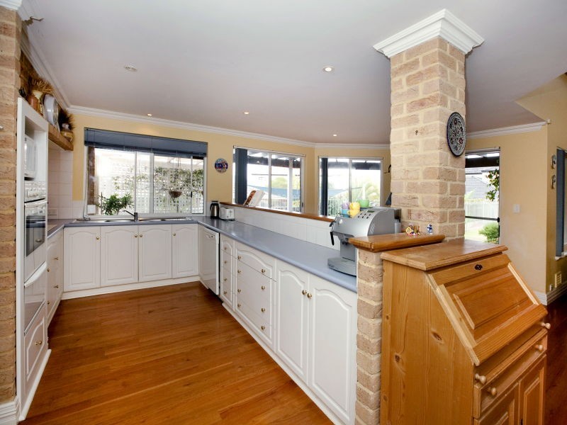 5 Rothwald Pl, Hillarys WA 6025