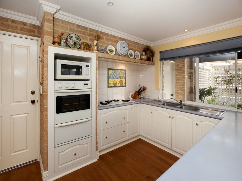 5 Rothwald Pl, Hillarys WA 6025