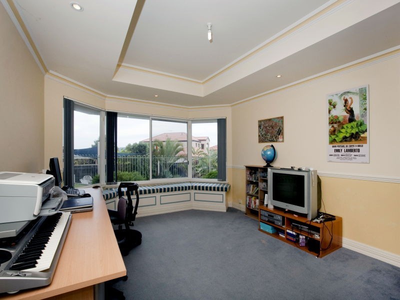 5 Rothwald Pl, Hillarys WA 6025