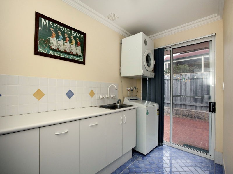 5 Rothwald Pl, Hillarys WA 6025