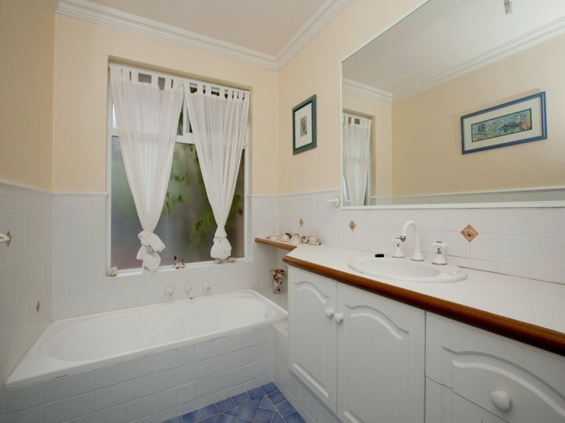 5 Rothwald Pl, Hillarys WA 6025