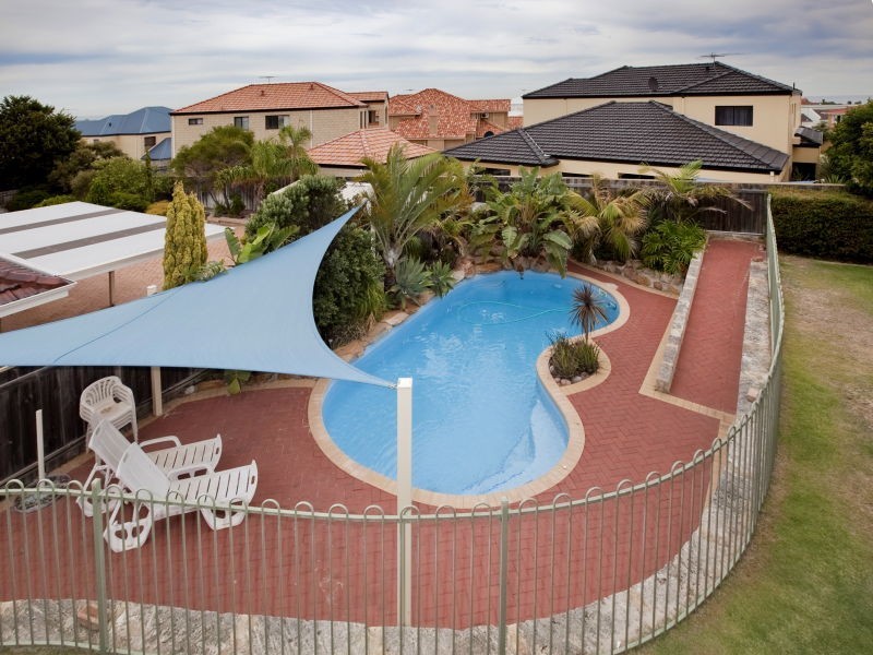 5 Rothwald Pl, Hillarys WA 6025