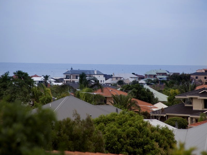 5 Rothwald Pl, Hillarys WA 6025