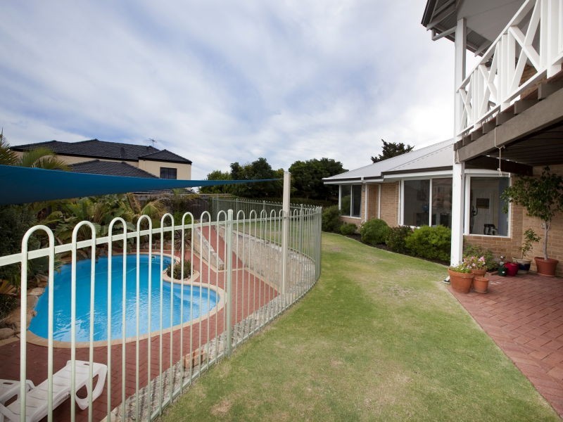 5 Rothwald Pl, Hillarys WA 6025