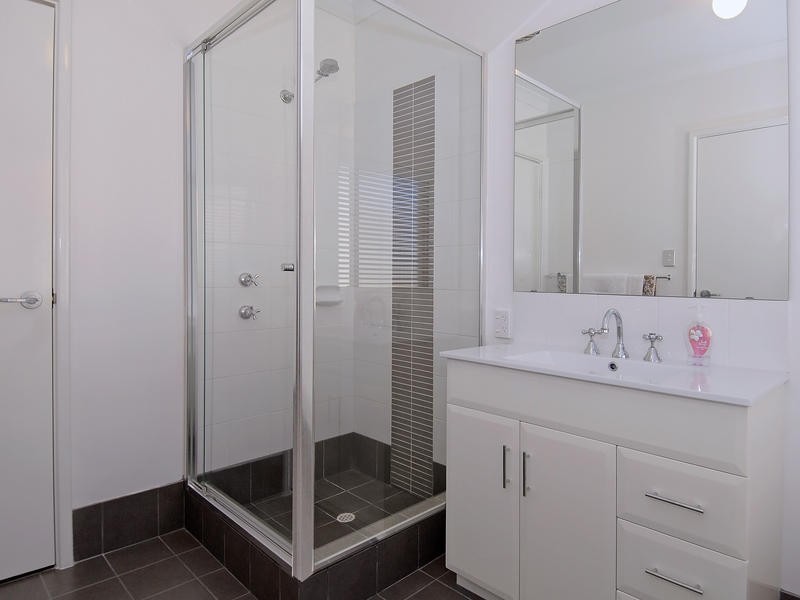 18  Memphis Ridge, Hocking WA 6065