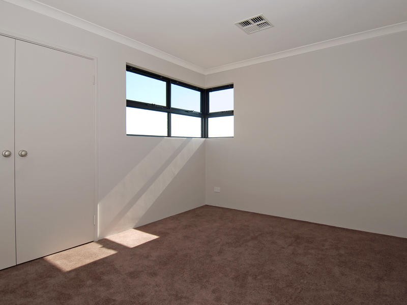 40 Masthead Cl, Jindalee WA 6036