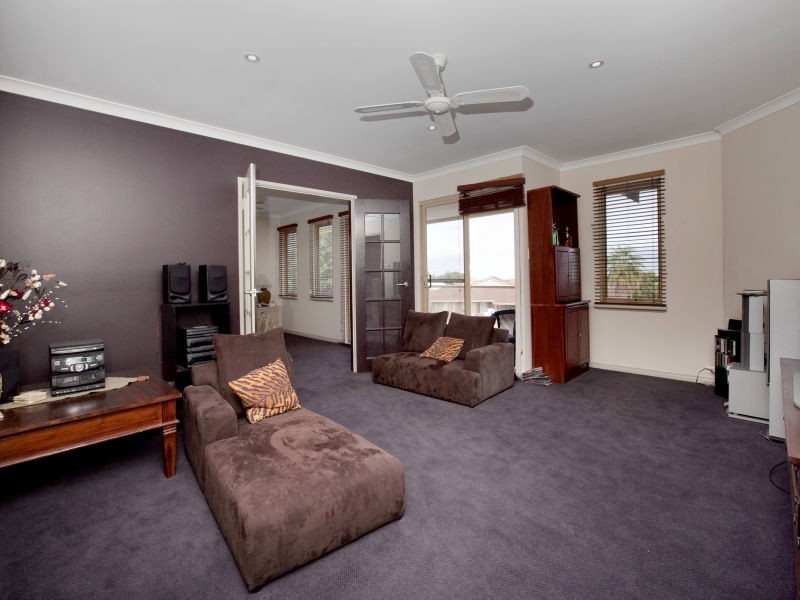 6 Waraker Rd, Hillarys WA 6025