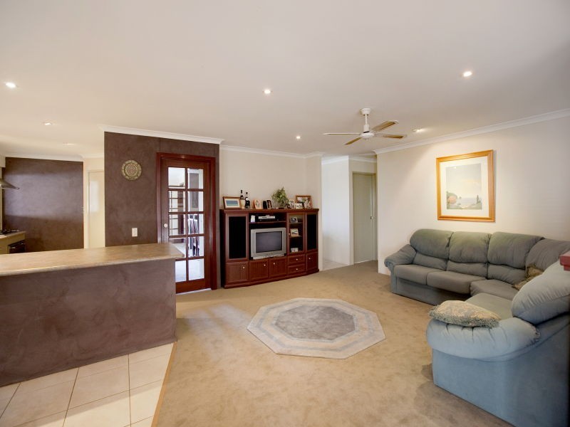 6 Waraker Rd, Hillarys WA 6025