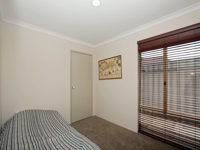 6 Waraker Rd, Hillarys WA 6025