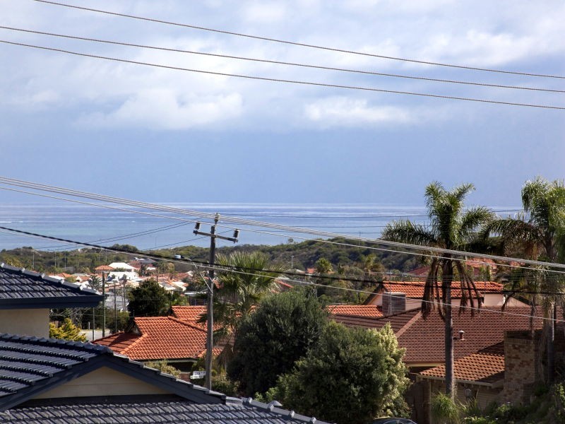 6 Waraker Rd, Hillarys WA 6025