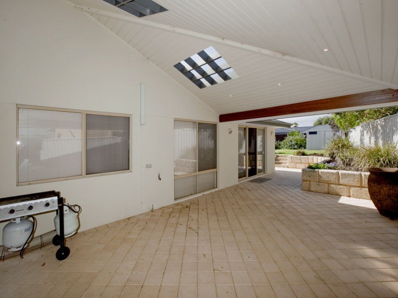 6 Waraker Rd, Hillarys WA 6025