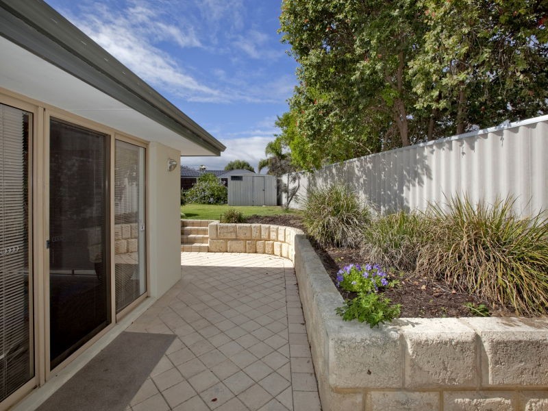 6 Waraker Rd, Hillarys WA 6025