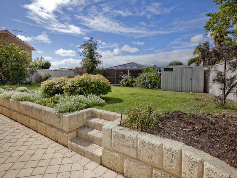 6 Waraker Rd, Hillarys WA 6025