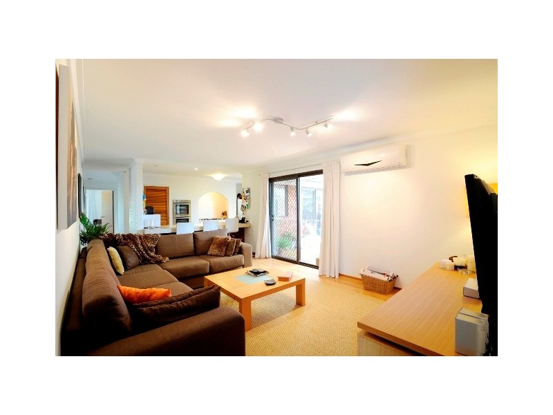 7 Gregory Ave, Padbury WA 6025