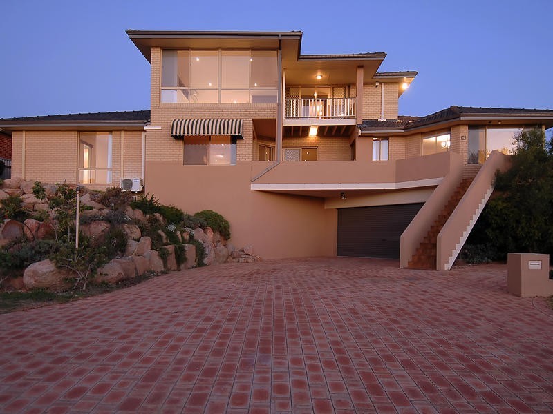 4 Seltrust Pl, Ocean Reef WA 6027
