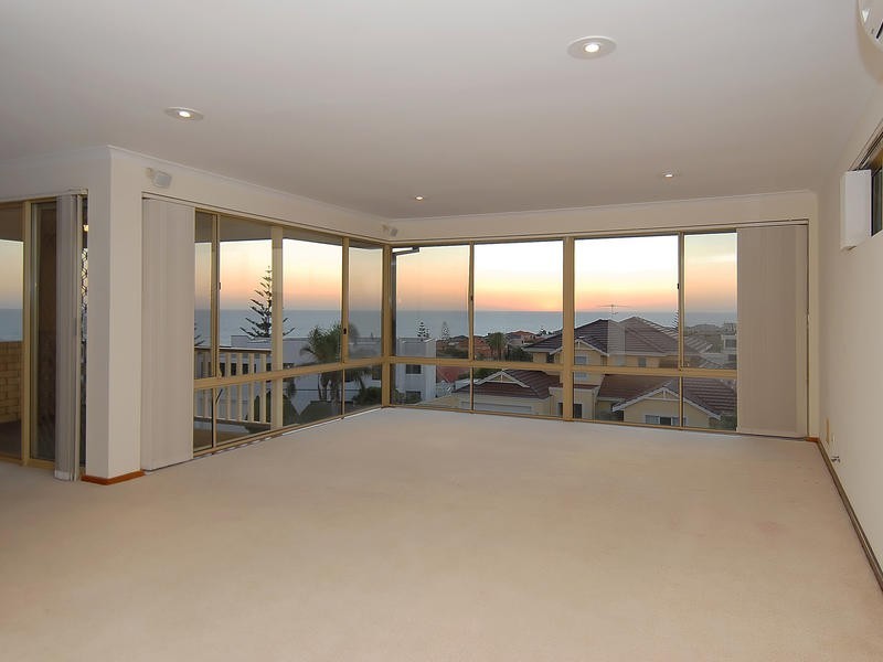 4 Seltrust Pl, Ocean Reef WA 6027