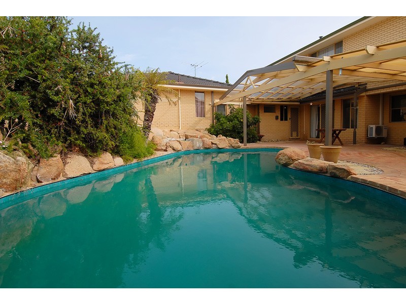 4 Seltrust Pl, Ocean Reef WA 6027