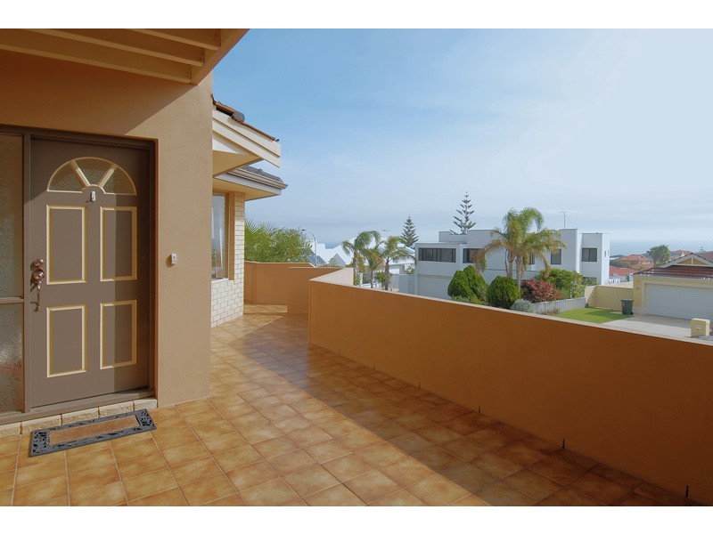 4 Seltrust Pl, Ocean Reef WA 6027