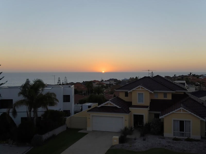 4 Seltrust Pl, Ocean Reef WA 6027