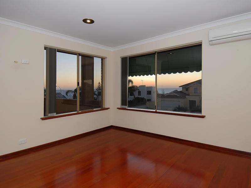 4 Seltrust Pl, Ocean Reef WA 6027