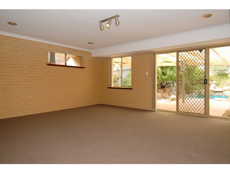 4 Seltrust Pl, Ocean Reef WA 6027