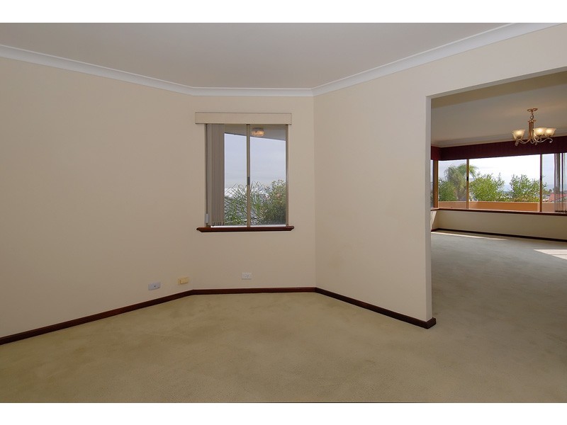 4 Seltrust Pl, Ocean Reef WA 6027