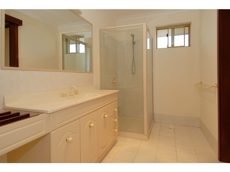 4 Seltrust Pl, Ocean Reef WA 6027