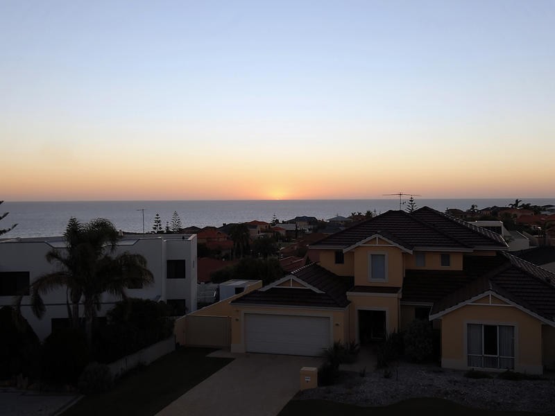 4 Seltrust Pl, Ocean Reef WA 6027