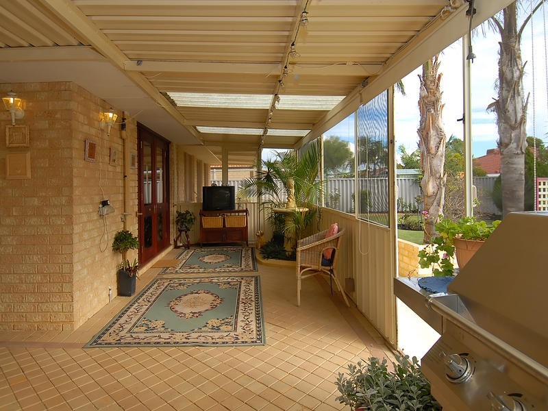 52 Carwoola Cir, Carramar WA 6031