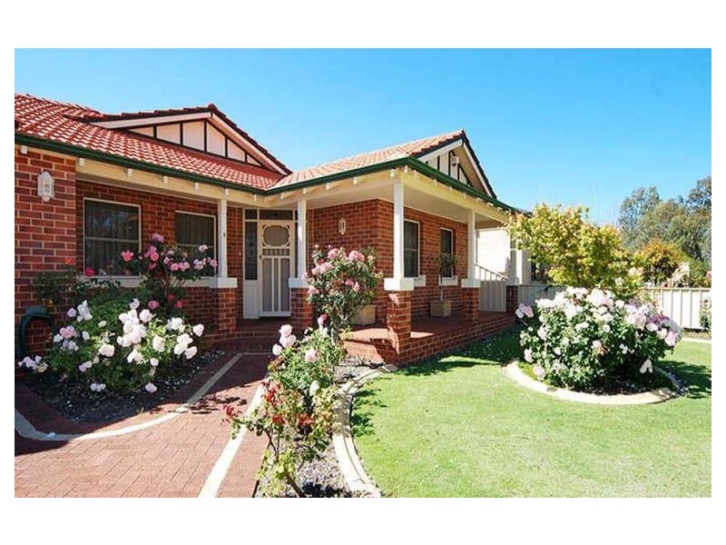 8 Silvergum Cl, Stirling WA 6021