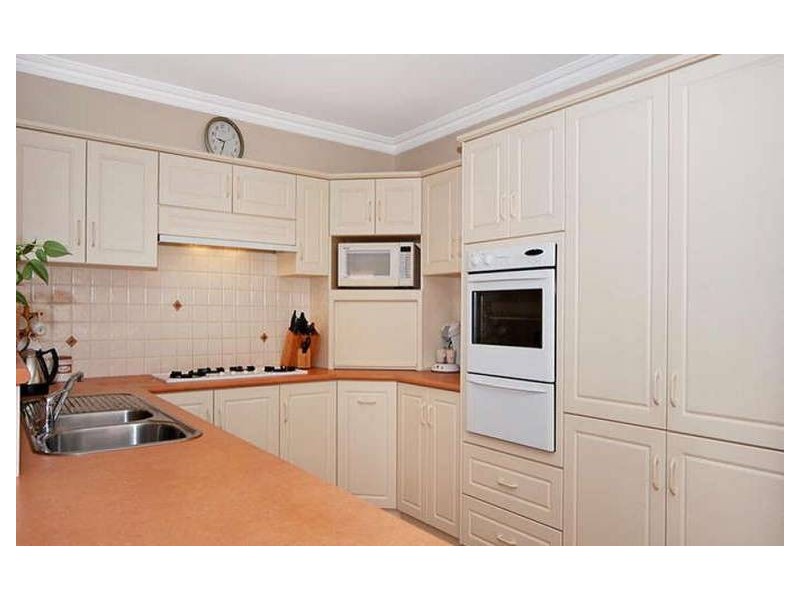 8 Silvergum Cl, Stirling WA 6021