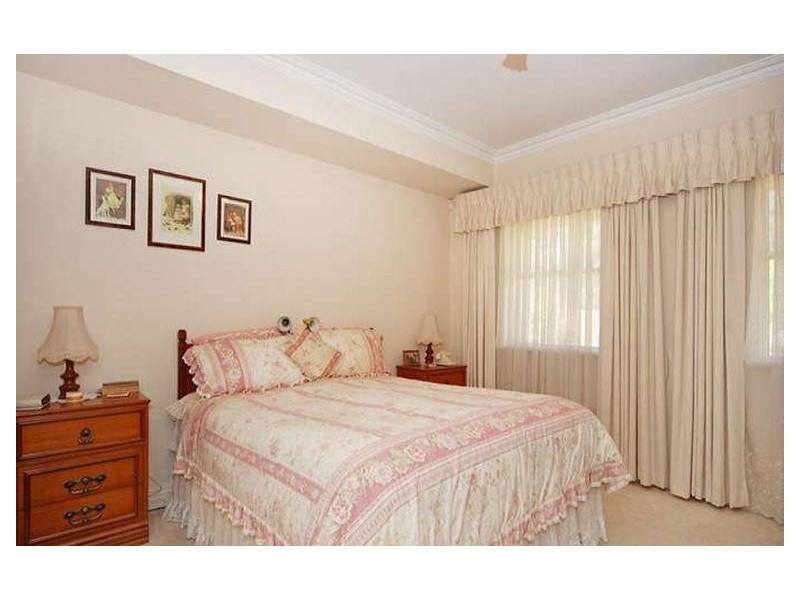 8 Silvergum Cl, Stirling WA 6021