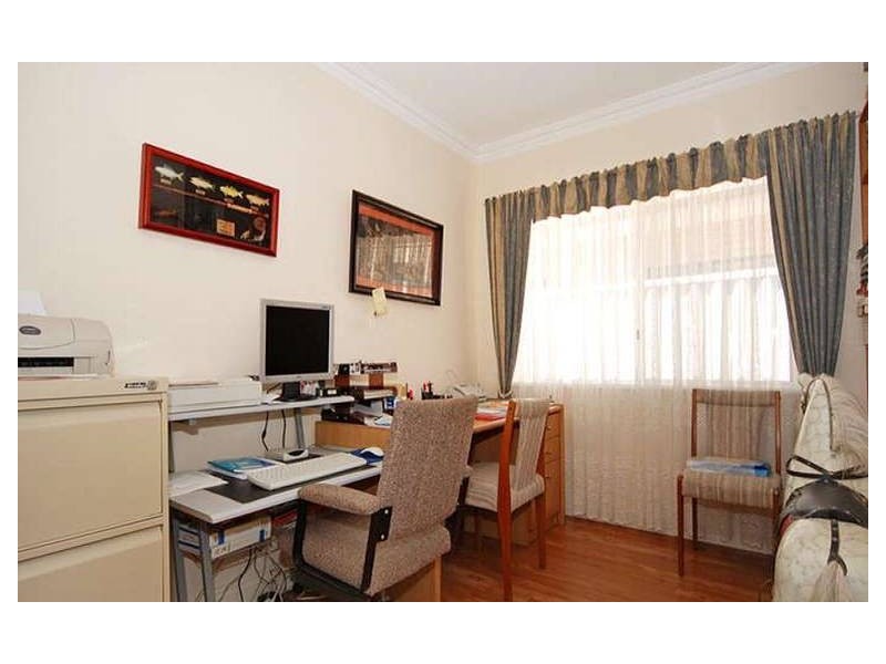 8 Silvergum Cl, Stirling WA 6021