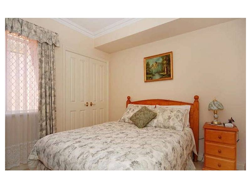 8 Silvergum Cl, Stirling WA 6021