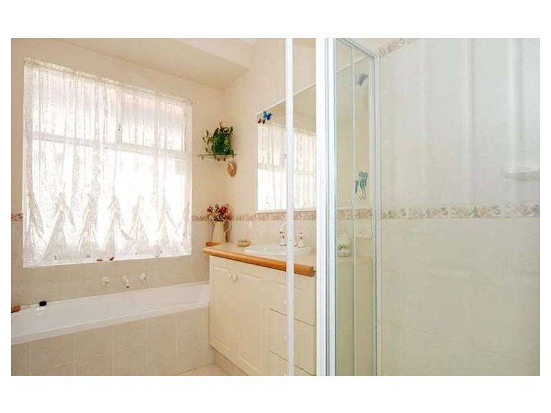 8 Silvergum Cl, Stirling WA 6021