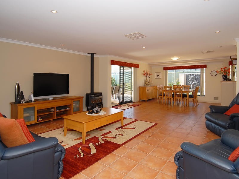 22 Brockwell Pwy, Landsdale WA 6065