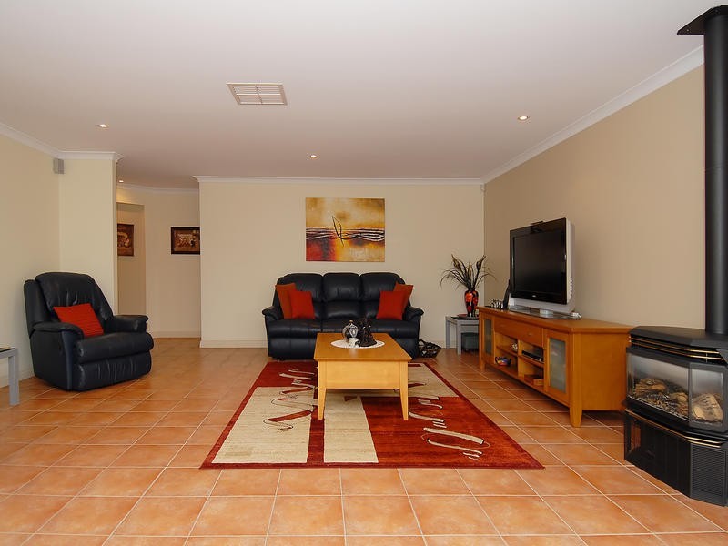 22 Brockwell Pwy, Landsdale WA 6065