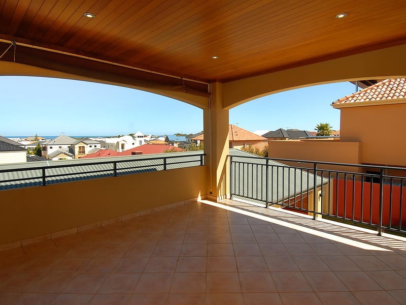 7 Eze Tce, Hillarys WA 6025