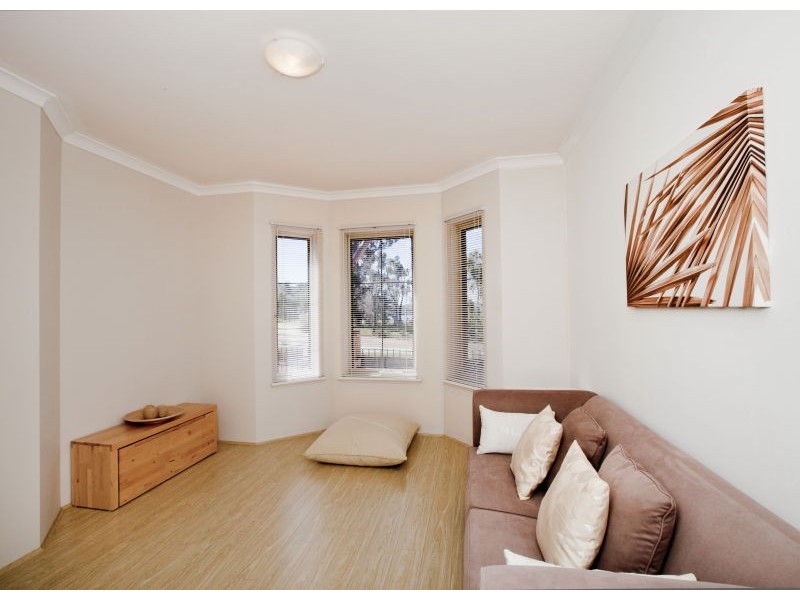 477 Lakeside Dr, Joondalup WA 6027